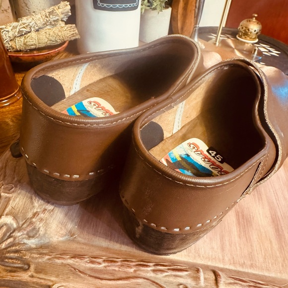 Boras Swedish size 45 Handmade Brown Leather Clogs with wood bottom - Picture 4 of 10